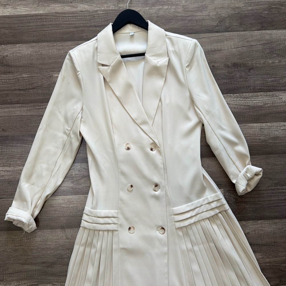 Elegant Cream Double-Breasted Pleated Coat Dress - Picture 2 of 3